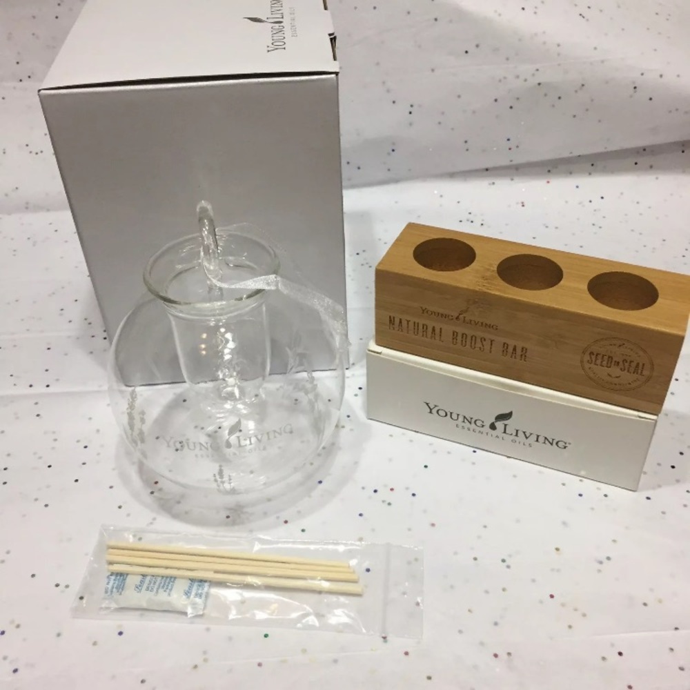 YOUNG LIVING Holiday Bundle - Diffuser & Boost Bar